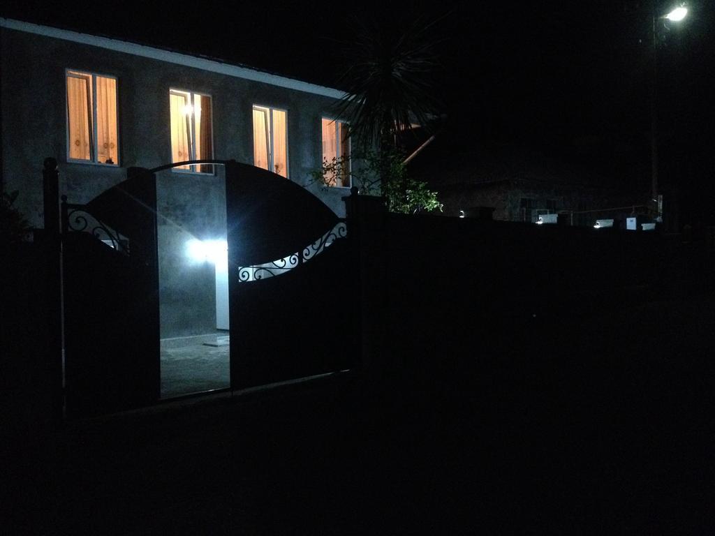 Guest House Maxim มาคินจอรี ภายนอก รูปภาพ